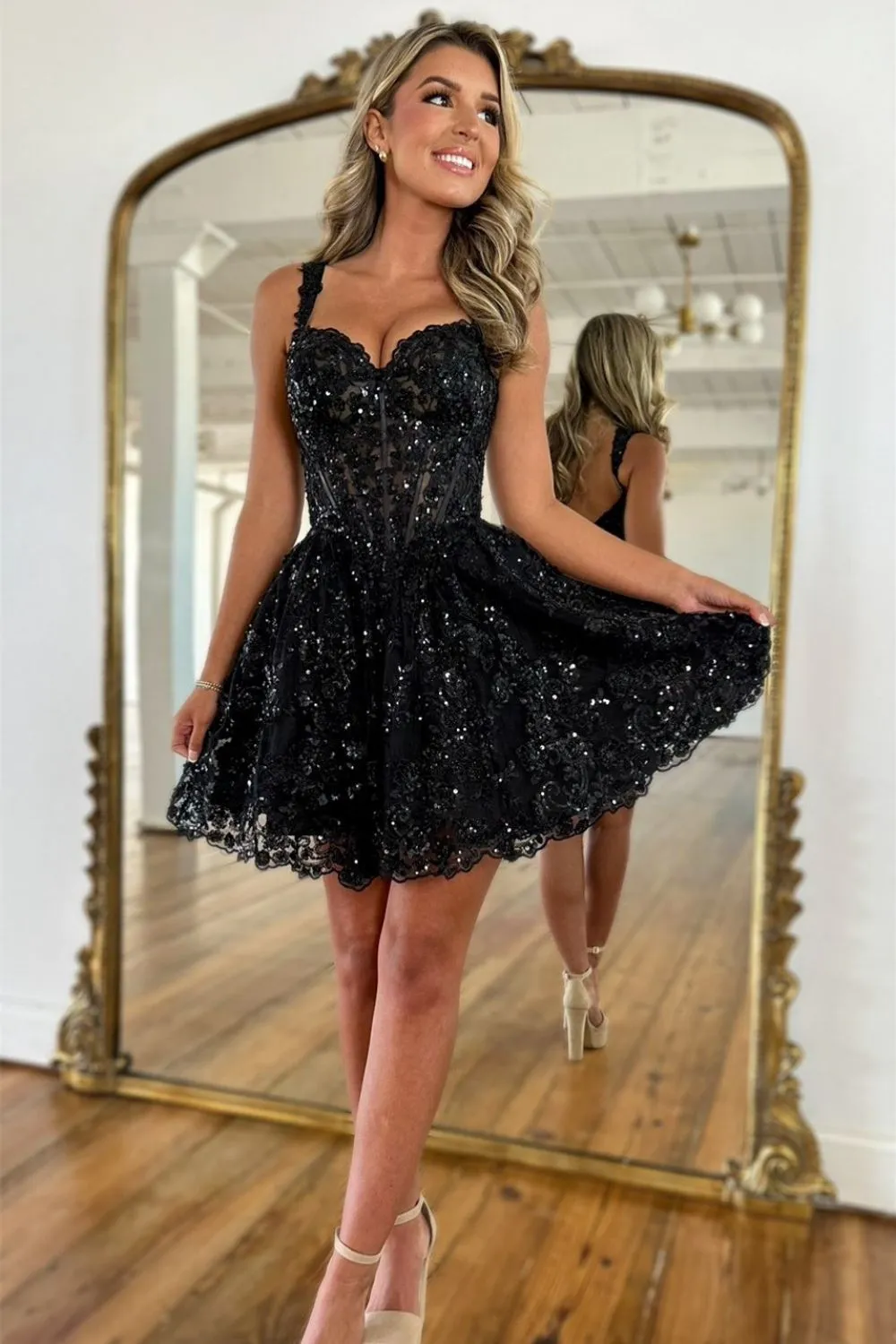 A-Line Sweetheart Black Sequin Lace Short Homecoming Dresses VK24082801